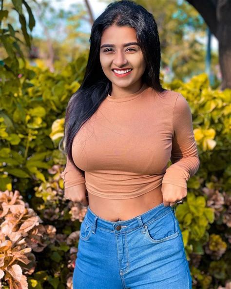 No bra challenge by Indian girls. Instagram reels compilation.